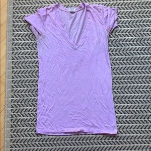 Long deep V-neck shirt from pink